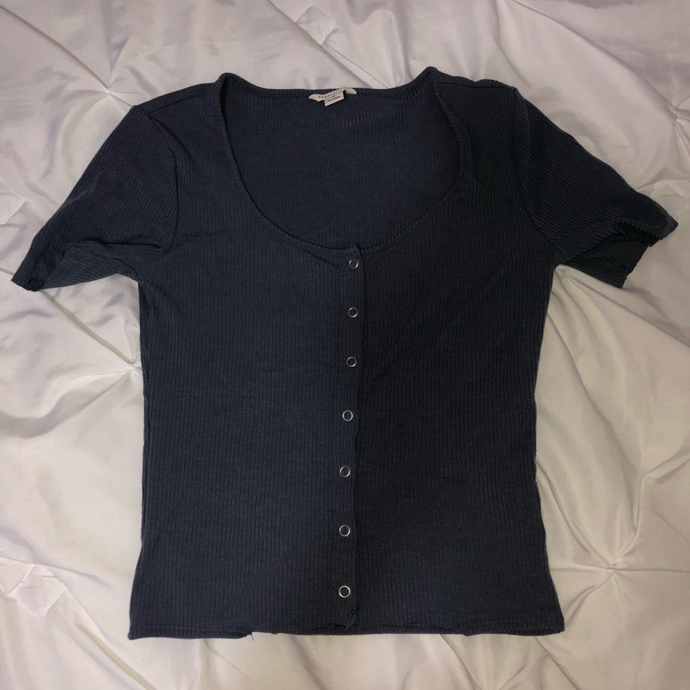 blue/grey snap button up top